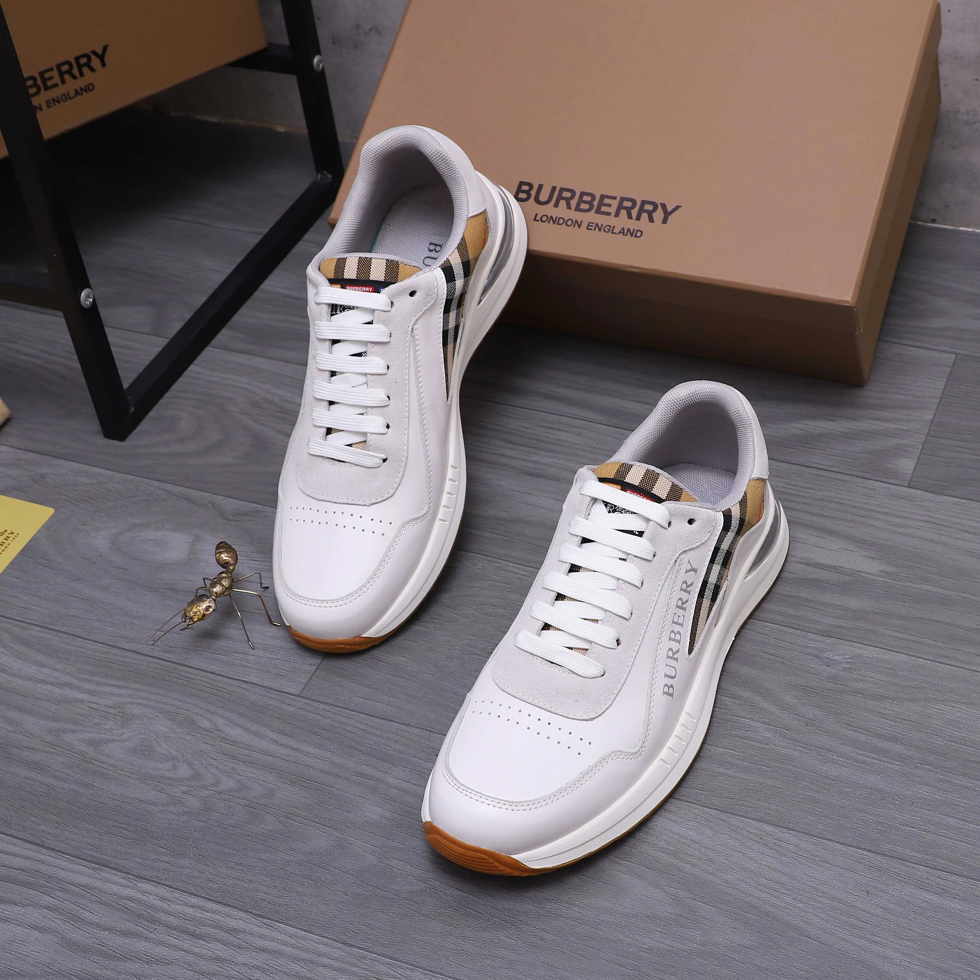 Men's shoes 💰442 Product trademark: Burberry "Burberry" casual shoes Regular size: 38-44 Product material: Selected cowhide stitching upper Breathable mesh lining Rubber outsole